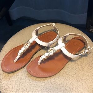 7.5 GUESS sandals